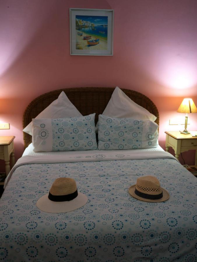 Las Flores Beachside Hotel Catmon Екстер'єр фото