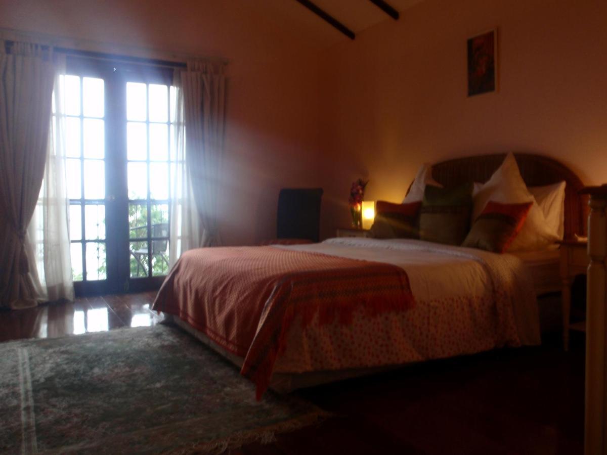 Las Flores Beachside Hotel Catmon Екстер'єр фото